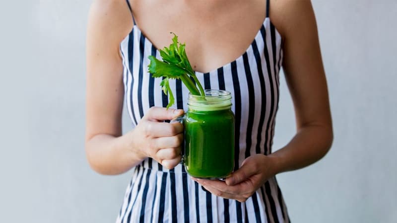 Nước ép cần tây nguyên chất hữu hiệu trong việc giảm mỡ thừa