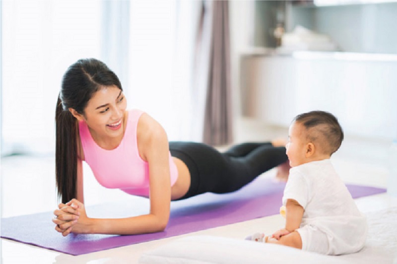 Thực hiện các bài luyện tập tại nhà giúp mẹ bỉm giảm cân hiệu quả