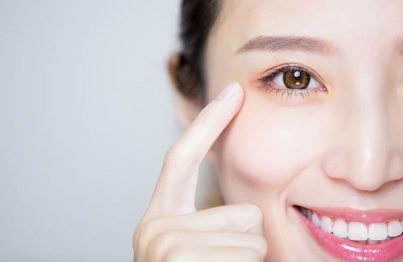Dùng tay vỗ nhẹ quanh mắt có thể cải thiện thị lực, trẻ hóa da hiệu quả