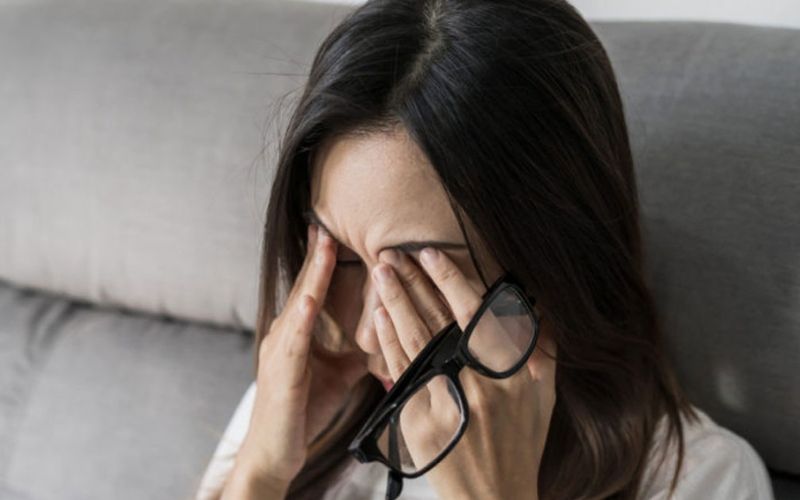 Tránh đụng chạm làm tổn thương khi mắt đang bị viêm nhiễm