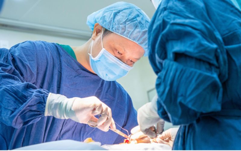 Ca phẫu thuật được tiến hành nhẹ nhàng, thoải mái không mang đến cảm giác khó chịu cho khách hàng