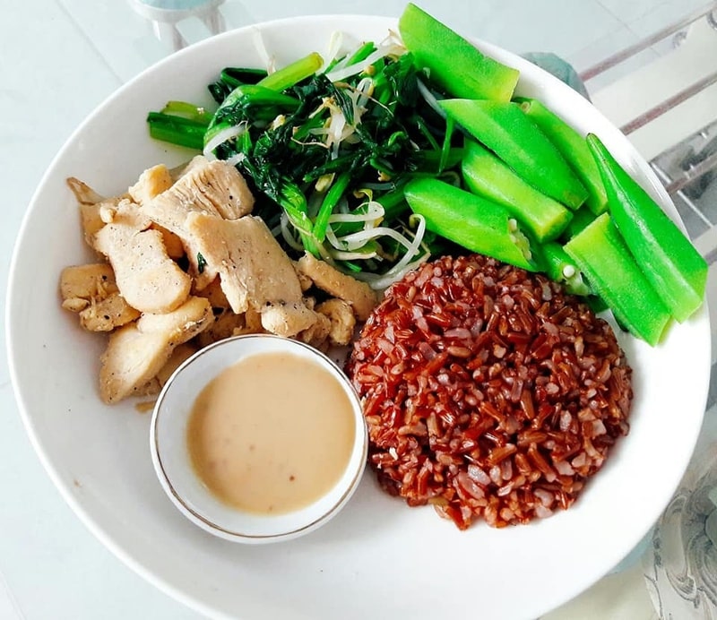 Gạo lứt nhiều chất xơ, vitamin B nhiều mang đến năng lượng dồi dào cho cơ thể