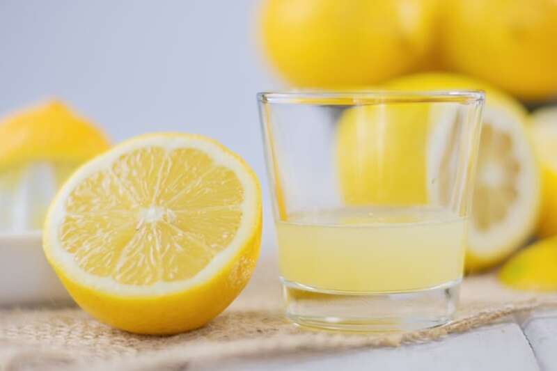 Trong chanh có nhiều axit nên giúp sẹo lồi thu nhỏ, cải thiện hơn