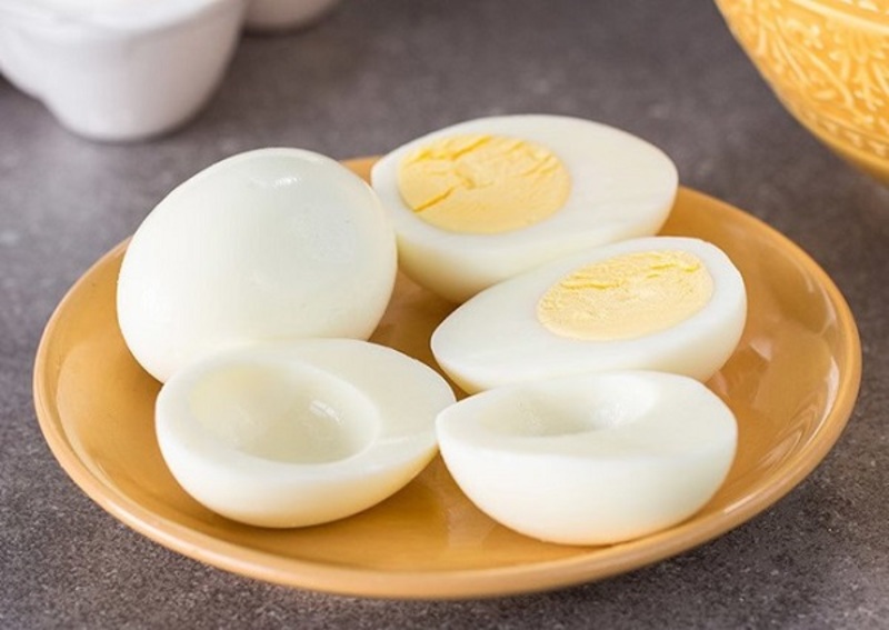 Lòng trắng trứng loại bỏ dầu thừa, ngừa mụn hình thành