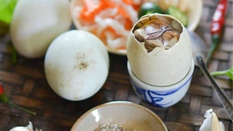 Người đang mắc các bệnh về tim mạch không nên ăn hột vịt lộn