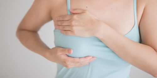 Khi mang thai không nên xoa bóp ngực