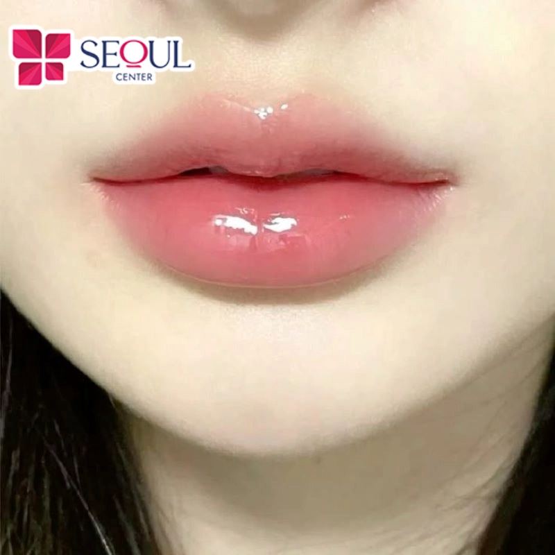 Dịch vụ dặm lại môi sau khi phun giúp môi lên màu chuẩn đẹp hơn 