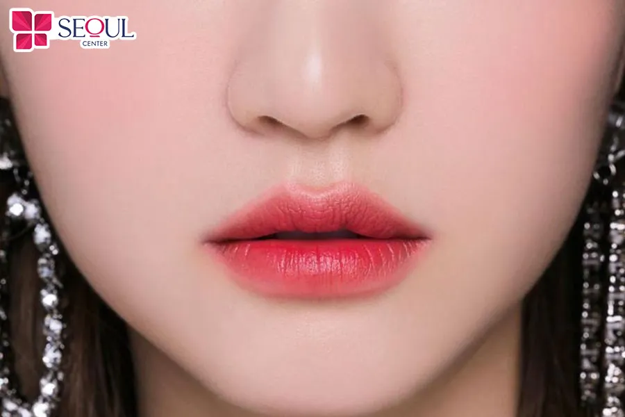 Phun môi màu đỏ hồng là lựa chọn phổ biến hiện nay bằng kỹ thuật hiện đại