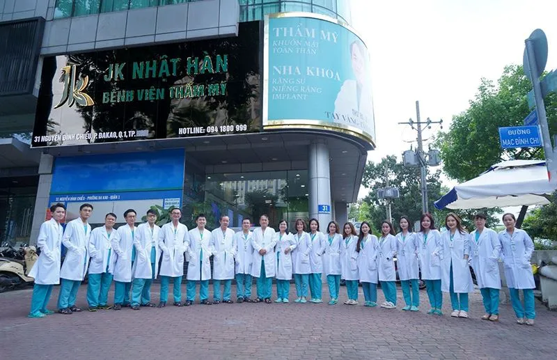 Thương hiệu có đội ngũ bác sĩ, chuyên viên trình độ cao, họ sẽ giúp bạn triệt lông tận gốc, an toàn 