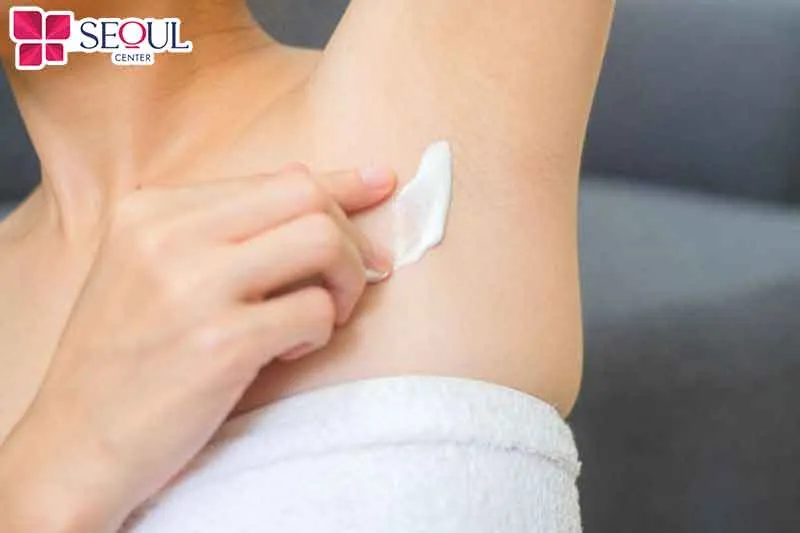 Dưỡng ẩm cho vùng da sau khi thực hiện phương pháp tẩy lông 
