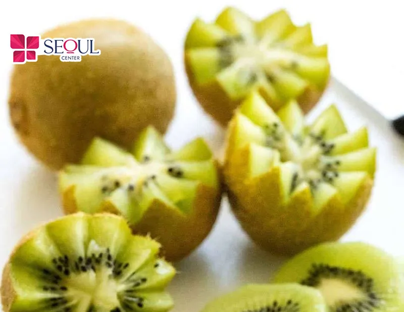 Kiwi chứa nhiều hợp chất giúp da trắng sáng, mịn màng