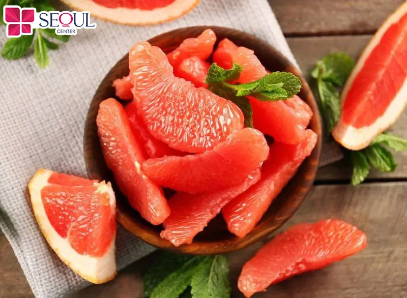 Bưởi là loại trái cây chứa nhiều nước giúp cấp ẩm cho da 