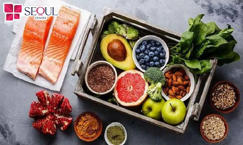 Bổ sung những thực phẩm chứa nhiều dinh dưỡng như vitamin A,C,E để hỗ trợ dưỡng sáng da từ bên trong