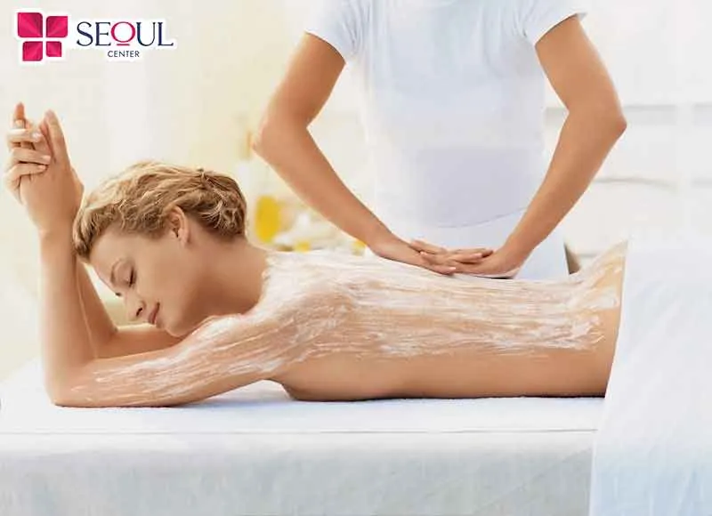 Cà chua, nước hoa hồng, chanh, bột cam thảo có chứa những dưỡng chất làm trắng da hiệu quả