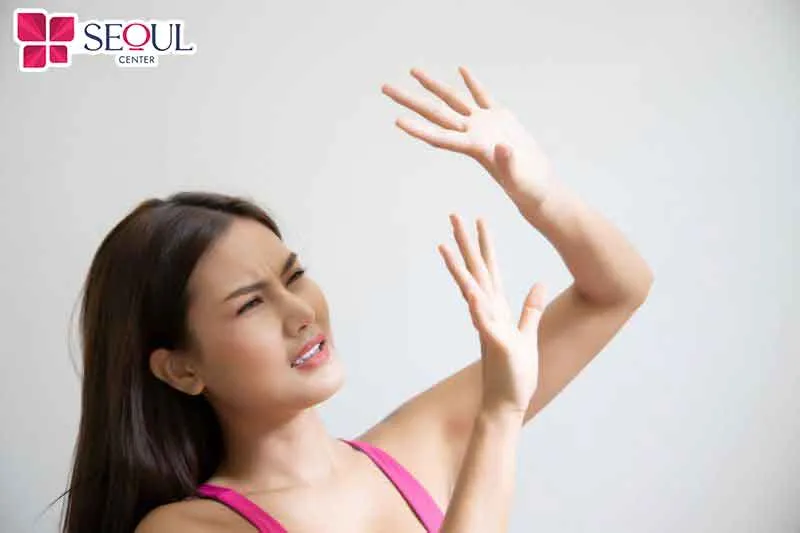 Hạn chế tiếp xúc với ánh nắng mặt trời, và che chắn thật kỹ trước khi ra bên ngoài nắng 