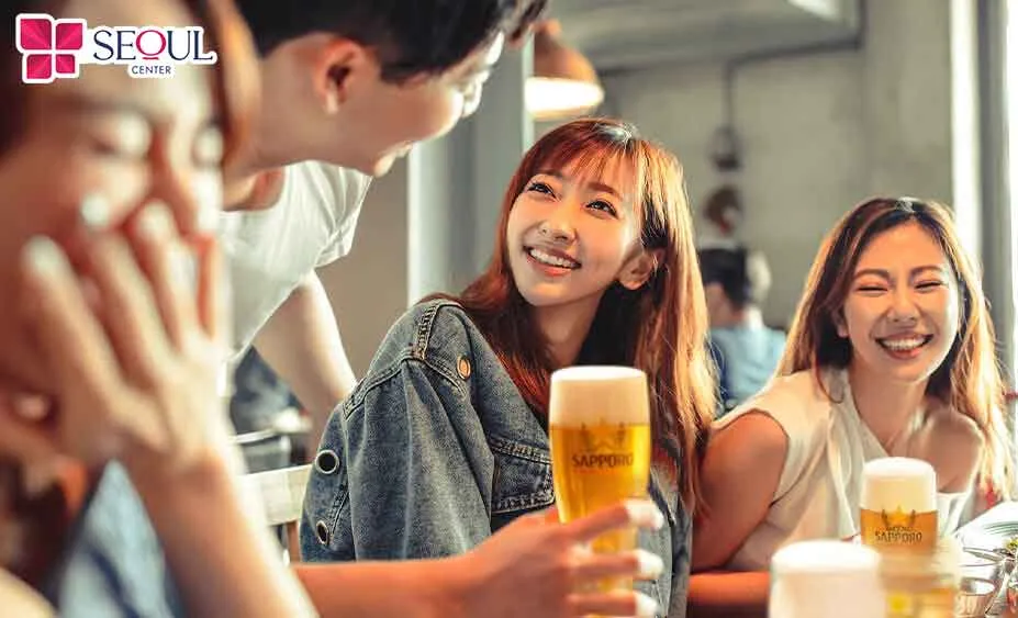 Lỡ uống bia sau phun môi cần bình tĩnh xử lý để tránh ảnh hưởng đến kết quả làm đẹp