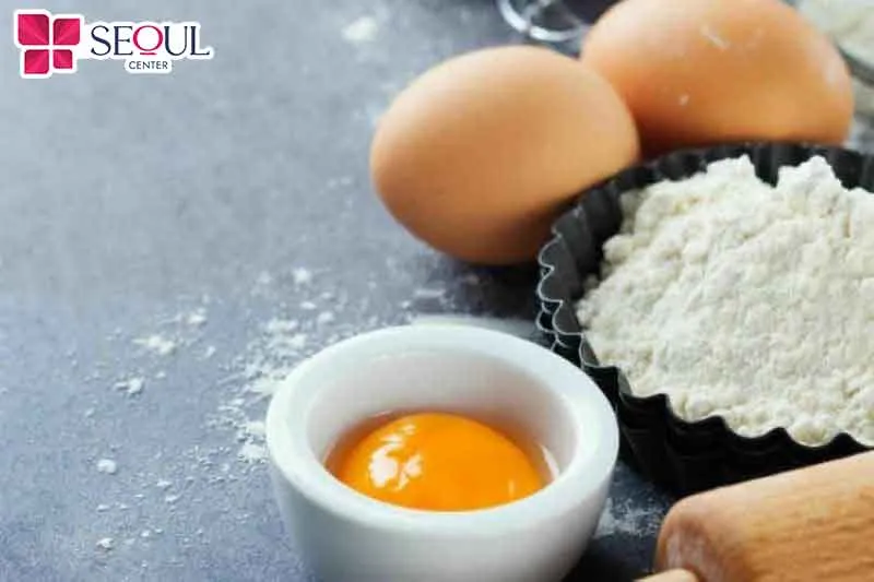 Kết hợp các nguyên liệu đơn giản như trứng gà và bột mì có sẵn tại nhà để triệt lông 