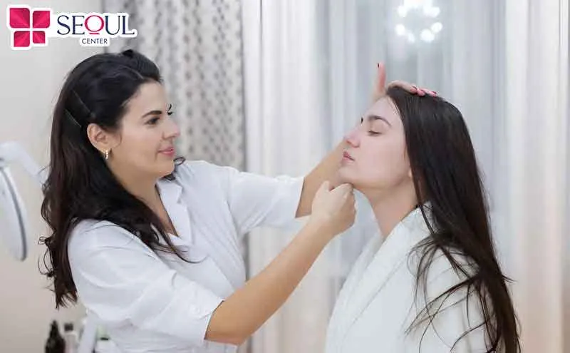 Bạn có thể tham khảo ý kiến của chuyên gia để được kiểm tra tình trạng da