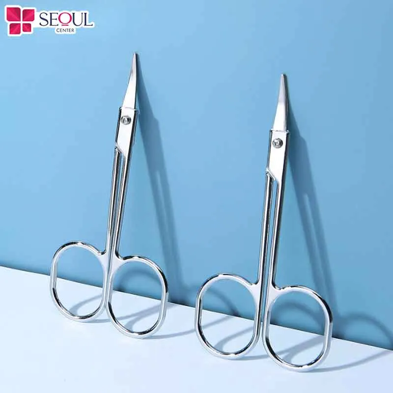 Sử dụng kéo y tế để cắt tỉa lông hậu môn cũng là cách đơn giản, dễ thực hiện 