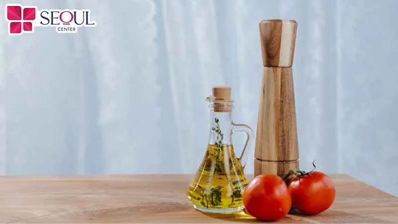 Dầu oliu và cà chua kết hợp sẽ tạo thành hỗn hợp hỗ trợ ức chế nang lông, tăng hiệu quả triệt lông