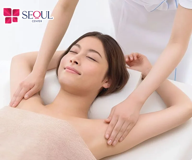 Triệt lông nách sẽ giúp hạn chế tình trạng viêm nang lông, thâm sạm da do cạo hoặc nhổ lông sai cách 
