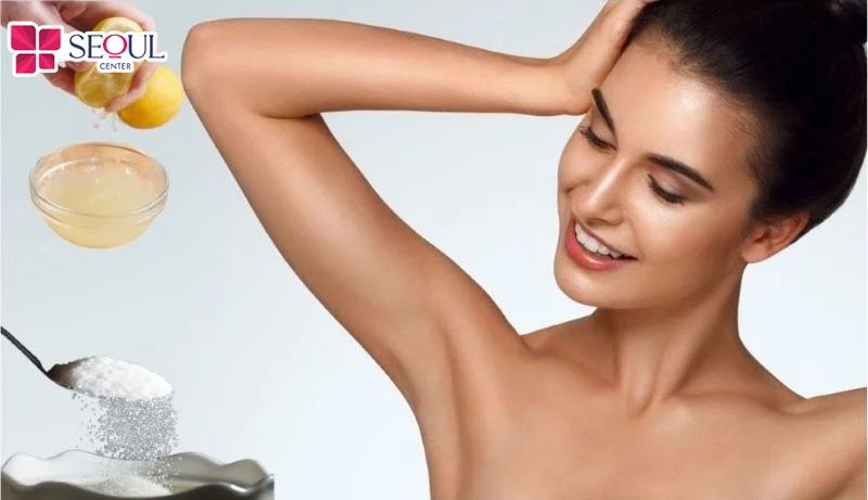 Giật ngược giấy wax lông hoặc miếng vải thật mạnh và dứt khoát giúp lấy đi các sợi lông nhiều nhất có thể 