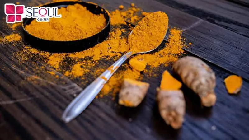 Tinh bột nghệ có nhiều thành phần dinh dưỡng có thể giúp da mặt ức chế lông mặt hình thành, ngăn ngừa mụn 