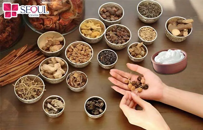 Kết hợp bột thuốc bắc được làm từ các loại dược liệu, trộn cùng sữa chua không đường để tắm trắng 