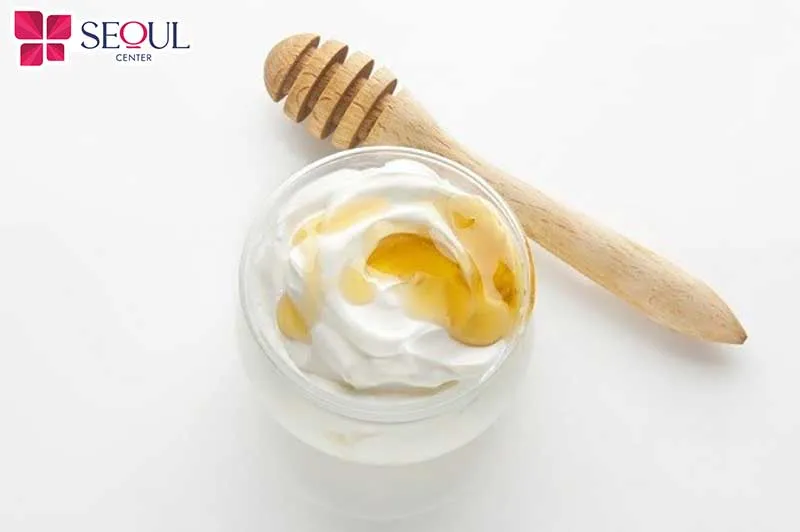 Mật ong chứa nhiều dưỡng chất giúp dưỡng ẩm và mờ vết thâm hiệu quả