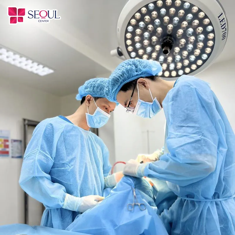Nhờ công nghệ hiện đại và kỹ thuật chính xác, quá trình này gần như không gây đau, ít sưng