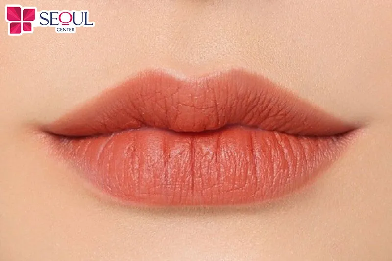 Màu đỏ cam - tone màu linh hoạt, phù hợp với nhiều loại da