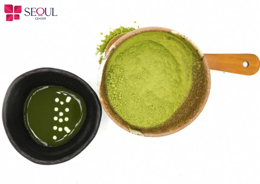 Bột matcha và sữa tươi không đường hòa quyện sẽ tạo thành hỗn hợp giúp mẹ bỉm làm sáng da, đều màu da khá tốt
