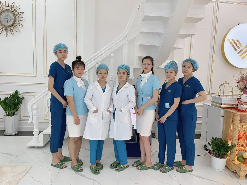 Đội ngũ bác sĩ, chuyên gia tại Thẩm mỹ viện Vi Nguyễn Đà Lạt sẽ phục vụ khách hàng tận tâm, hài lòng
