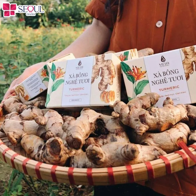 Xà bông tắm trắng được làm từ thành phần nghệ tươi, giảm thâm sạm phù hợp với mọi loại da