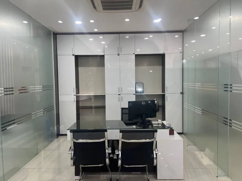 Mỗi khách hàng khi đến đều được thăm khám, đảm bảo mang lại làn da rạng rỡ lâu dài