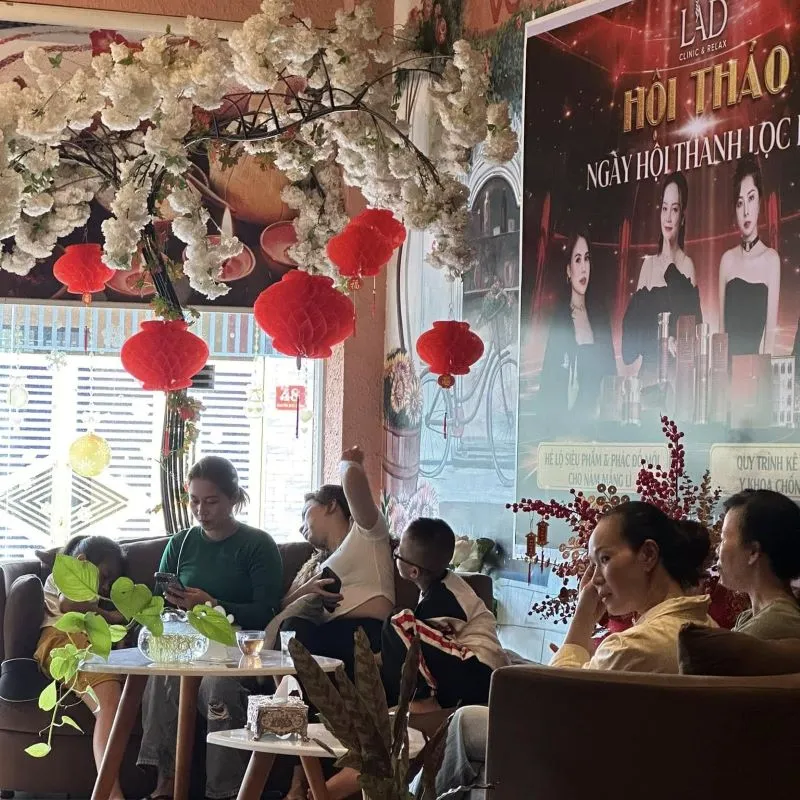 Không gian tại Lad Clinic & Relax Spa được thiết kế rộng rãi, thoáng mát nhằm mang lại sự thoải mái cho khách hàng
