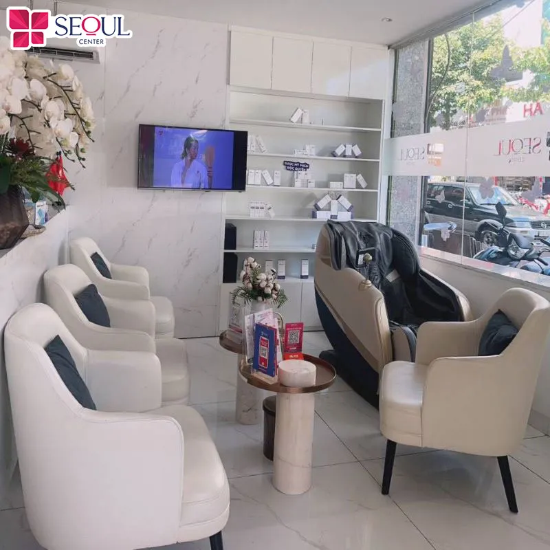 Khu vực tư vấn, sảnh chờ chuẩn bị đầy đủ ghế massage giúp khách hàng thư giãn trong thời gian chờ điều trị Khu vực tư vấn, sảnh chờ chuẩn bị đầy đủ ghế massage giúp khách hàng thư giãn trong thời gian chờ điều trị