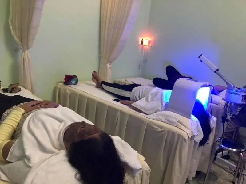Trung tâm luôn cập nhập các công nghệ chăm sóc da như ánh sáng sinh học, peel da