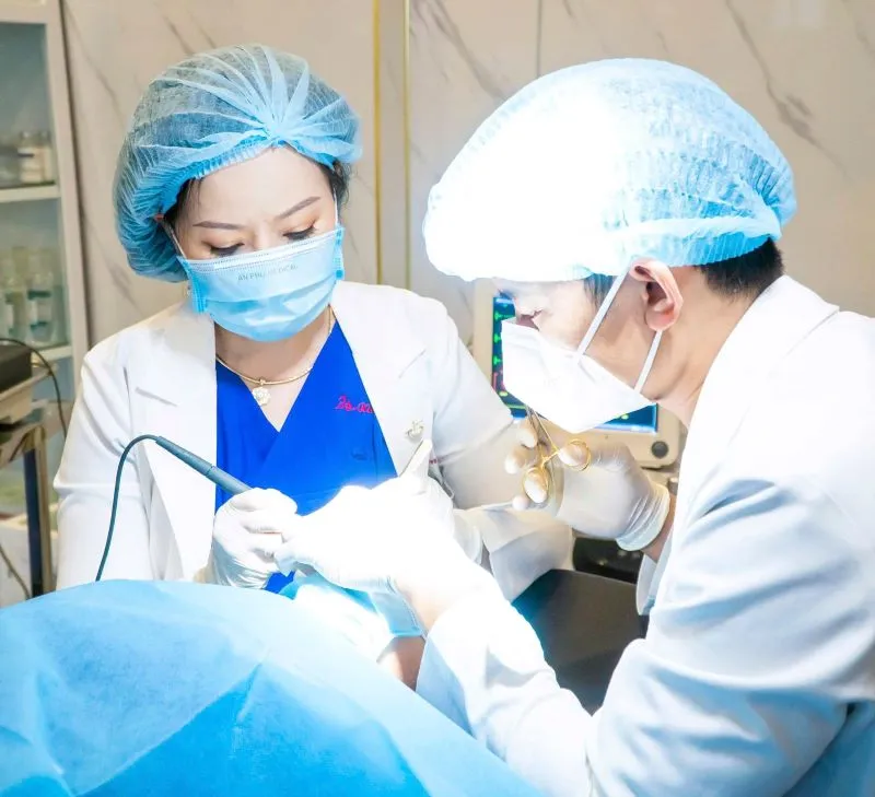 Bác sĩ Kim Hà là người có nhiều năm kinh nghiệm trong lĩnh vực thẩm mỹ, mang đến vẻ đẹp tự nhiên, an toàn