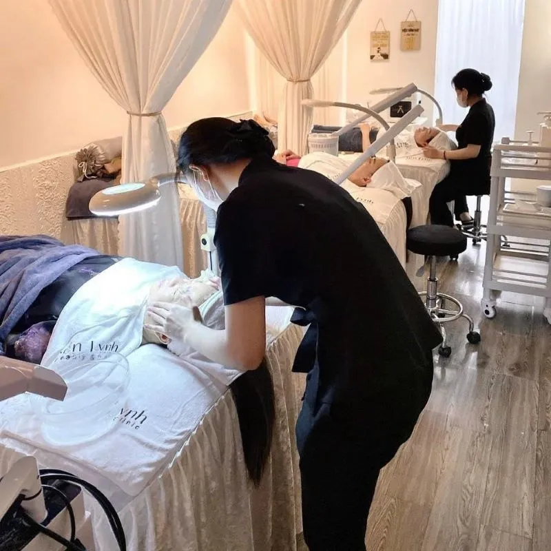 Yến Lynh Spa & Clinic sẽ là địa chỉ thẩm mỹ viện Long Khánh đáng để bạn tin chọn trải nghiệm khi tìm kiếm một nơi vừa dưỡng da, vừa có thể thư giãn 