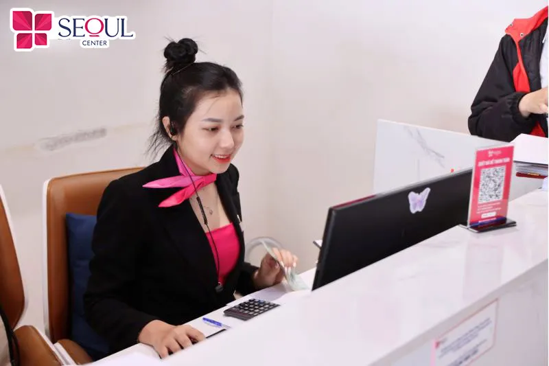 Thẩm mỹ viện Long Khánh Seoul Center sẽ luôn đồng hành, tư vấn từ chi phí, dịch vụ hay chính sách bảo hành để giúp khách hàng hiểu rõ hơn