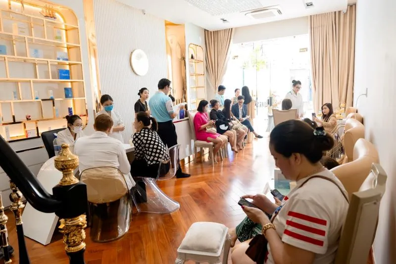 Mỗi khách hàng đều sẽ được tư vấn trực tiếp, giúp hiểu rõ nhu cầu và mang lại được kết quả như mong đợi