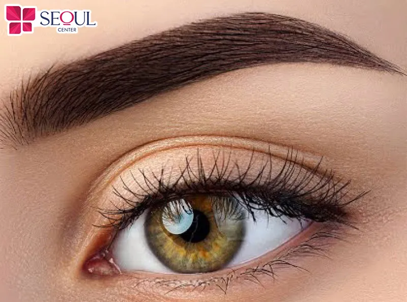 Chân mày ngay sau điêu khắc có màu đậm hơn màu mong muốn là dấu hiệu bình thường