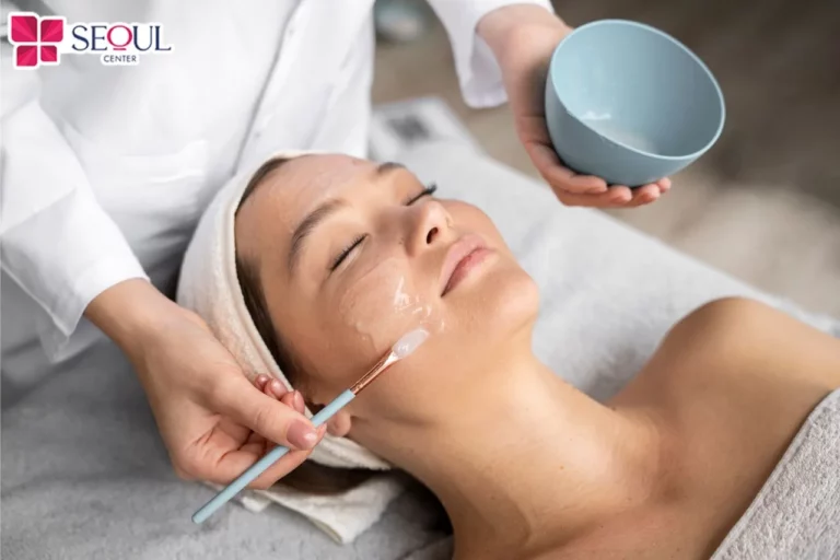 Công nghệ Body Red Peel giúp loại bỏ lớp sừng thô ráp và tái tạo tế bào mới, mang lại làn da sáng mịn hơn