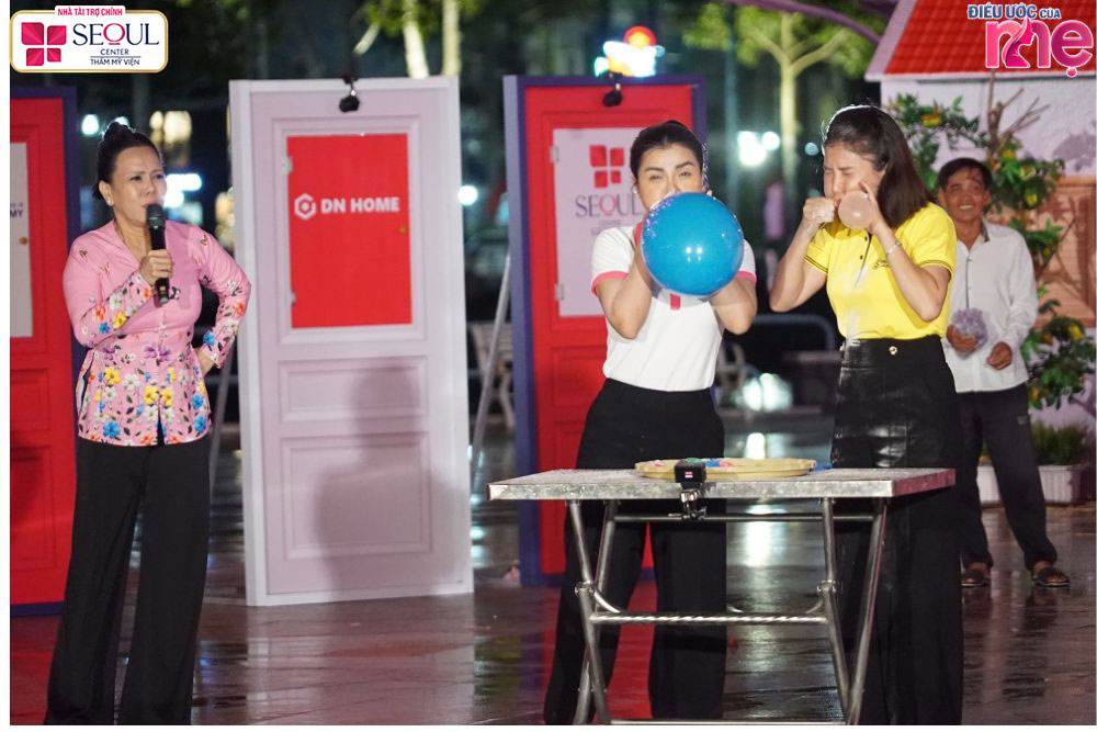 Hai đại diện cho nhà tài trợ Seoul Academy và Seoul Center đang nỗ lực hết mình để tham gia vòng chơi thứ 3