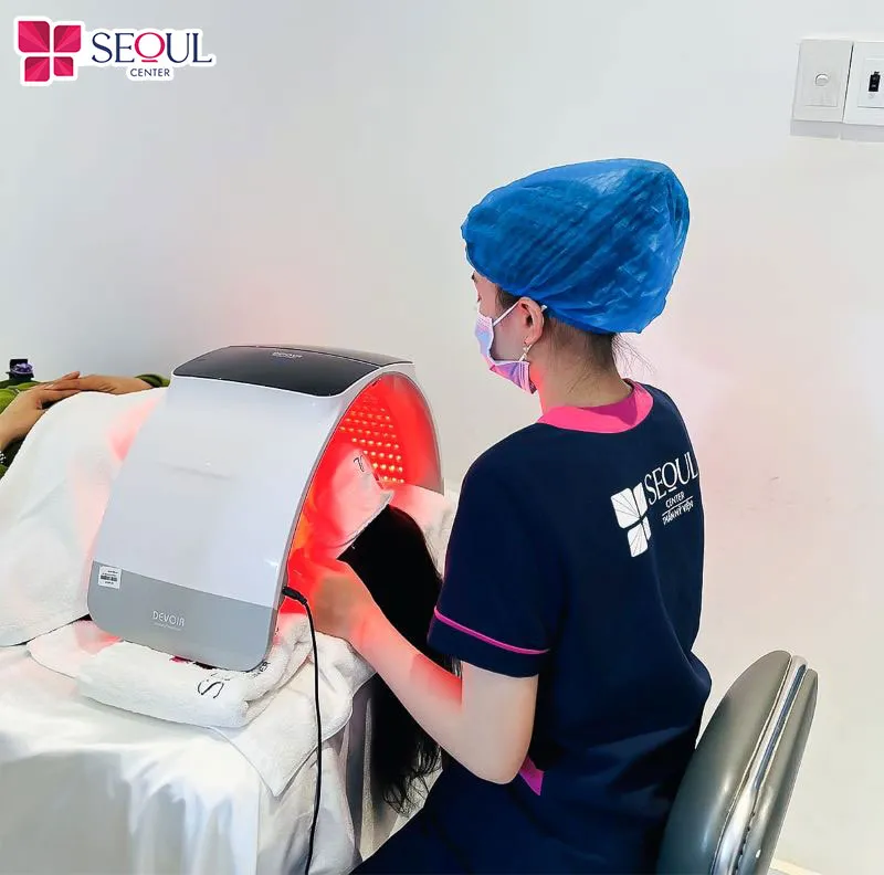 Kỹ thuật viên tại Thẩm mỹ viện Seoul Center luôn thực hiện mọi quy trình chuẩn y khoa, đảm bảo an toàn cho khách hàng
