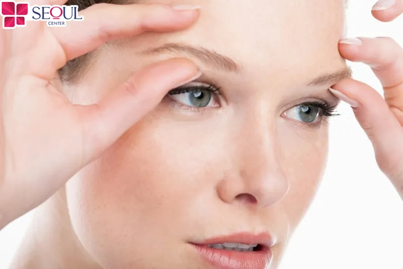 Không chạm, gãi hay kỳ cọ có thể làm rách da, gây chảy máu, sưng viêm và để lại sẹo lồi kém thẩm mỹ