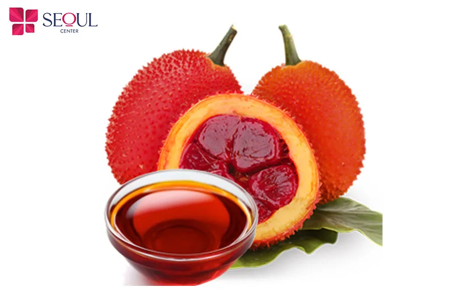 Hàm lượng dưỡng chất trong dầu gấc không chỉ giúp môi giảm thâm, hồng hào mà còn chống lão hóa cho môi tươi tắn