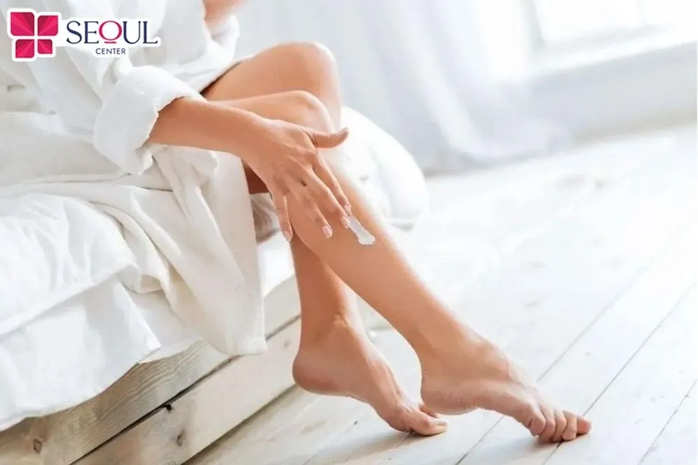 Bạn nên dưỡng ẩm đầy đủ nhằm cấp ẩm cho da, tránh tình trạng da khô căng sau khi tắm trắng