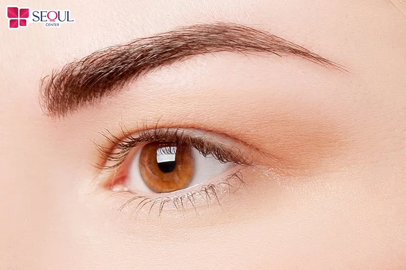 Kẻ chân mày trăng non bằng bút gì đơn giản tại nhà tạo độ mềm mại và nữ tính